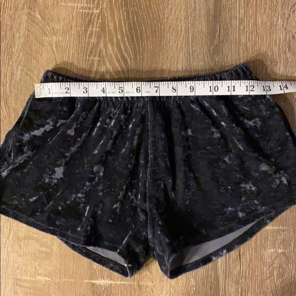 Ivivva by Lululemon Velvet Shorts, Size 10 Girls - Picture 4 of 7